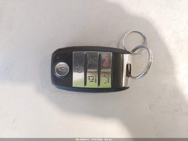 KIA Sedona 2017 KNDMB5C11H6244245 Image 11