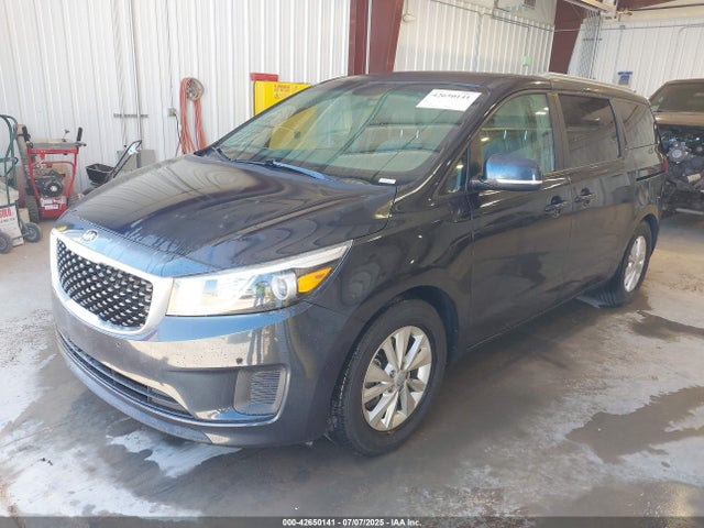KIA Sedona 2017 KNDMB5C11H6244245 Image 2
