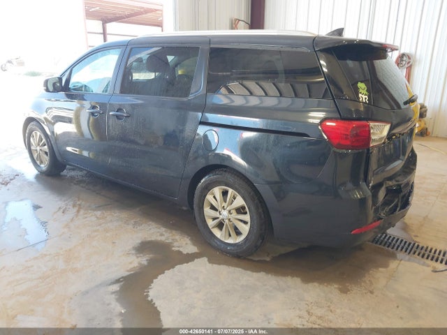 KIA Sedona 2017 KNDMB5C11H6244245 Image 3