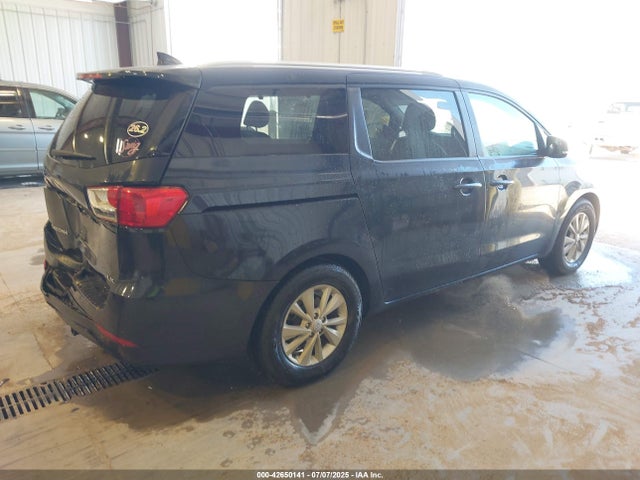 KIA Sedona 2017 KNDMB5C11H6244245 Image 4