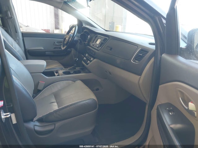 KIA Sedona 2017 KNDMB5C11H6244245 Image 5