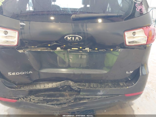 KIA Sedona 2017 KNDMB5C11H6244245 Image 6