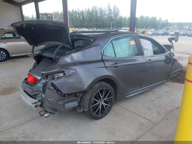 2021 TOYOTA CAMRY 4T1G11AK1MU525404 Photo 3