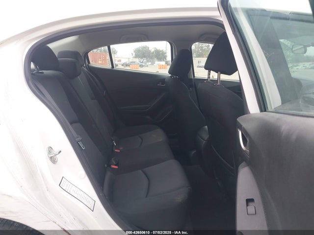3MZBM1U78FM180373 Mazda pe