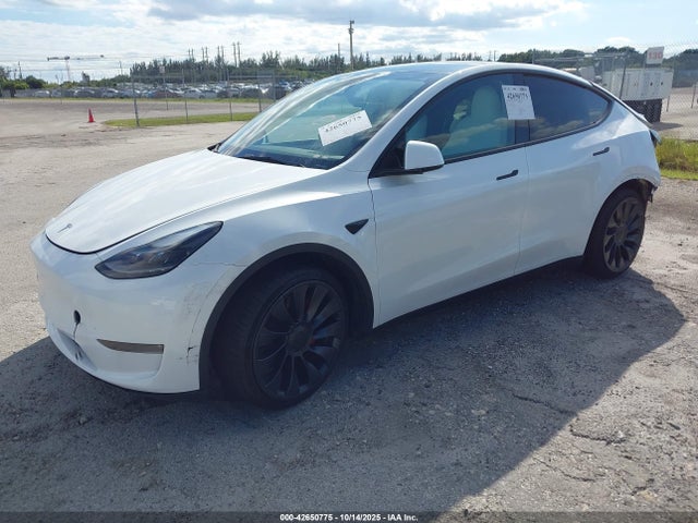 2024 TESLA MODEL Y 7SAYGDEF4RA267997 Photo 1