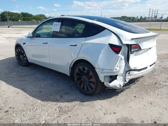 2024 TESLA MODEL Y 7SAYGDEF4RA267997 Photo 2