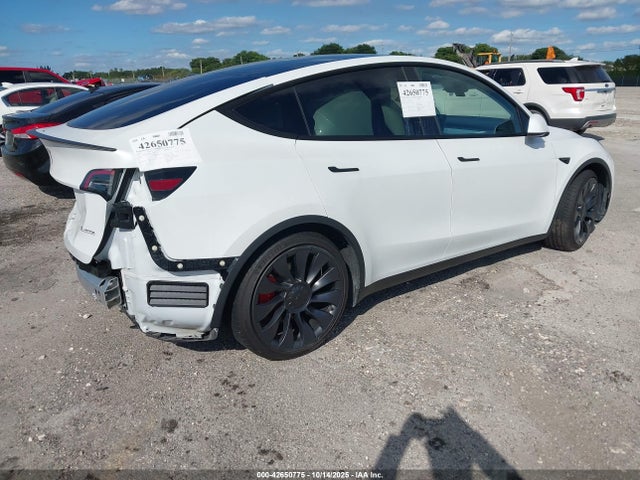 2024 TESLA MODEL Y 7SAYGDEF4RA267997 Photo 3