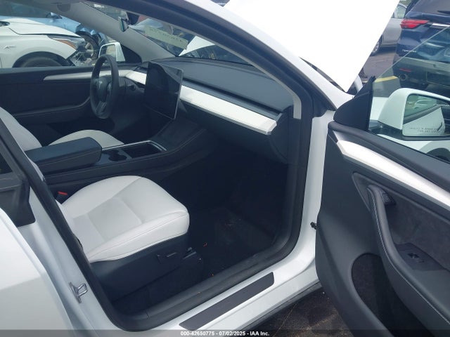 2024 TESLA MODEL Y 7SAYGDEF4RA267997 Photo 4