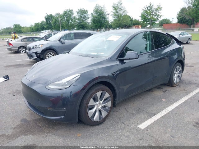 Tesla Model Y 2024 7SAYGDEE6RF988350 Image 2