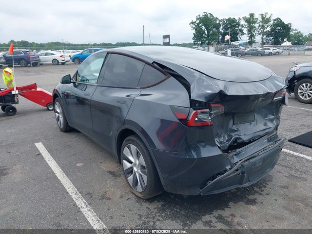 Tesla Model Y 2024 7SAYGDEE6RF988350 Image 3