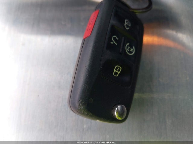 1VWGT7A39HC062768 Volkswagen 1.8 tsi