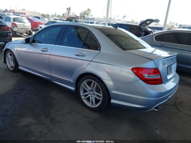 2013 MERCEDES-BENZ C 250 WDDGF4HBXDR291611 Photo 2