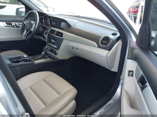 2013 MERCEDES-BENZ C 250 WDDGF4HBXDR291611 Photo 4