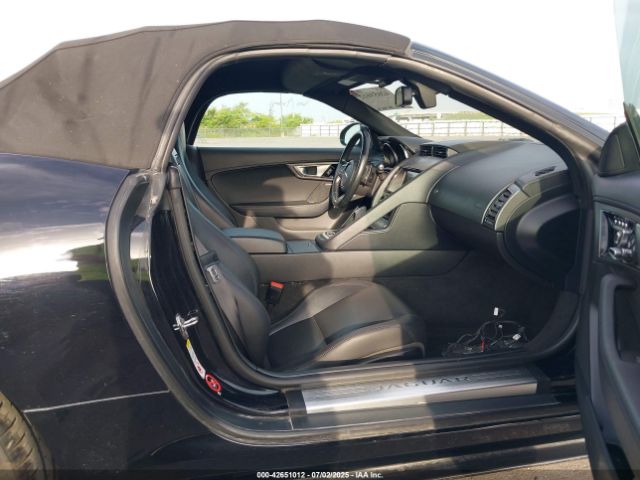 2017 JAGUAR F-TYPE SAJWA6ET3H8K42339 Photo 4