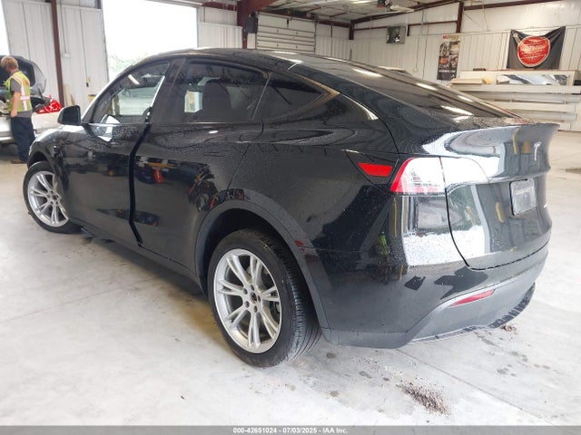 2024 TESLA MODEL Y 7SAYGDEE7RA236945 Photo 2