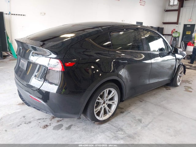 2024 TESLA MODEL Y 7SAYGDEE7RA236945 Photo 3