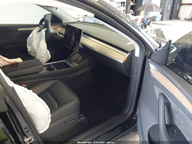 2024 TESLA MODEL Y 7SAYGDEE7RA236945 Photo 4