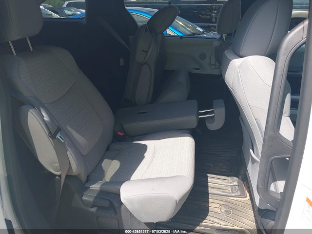 2025 Toyota Sienna Le მანქანა იყიდება აუქციონზე, vin: 5TDKRKEC3SS234923, აუქციონის ნომერი: 42651377