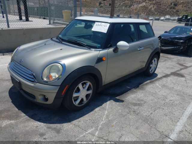 2009 MINI COOPER WMWMF335X9TT69935 Photo 1