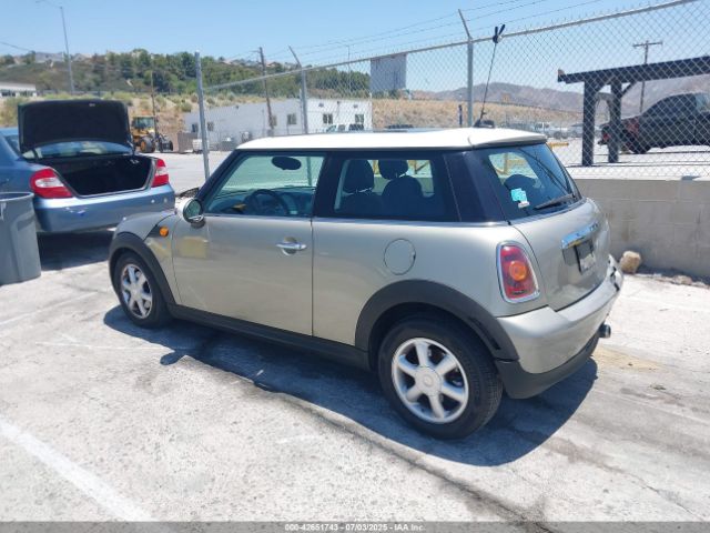 2009 MINI COOPER WMWMF335X9TT69935 Photo 2