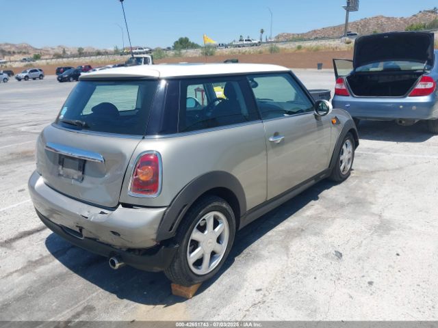 2009 MINI COOPER WMWMF335X9TT69935 Photo 3