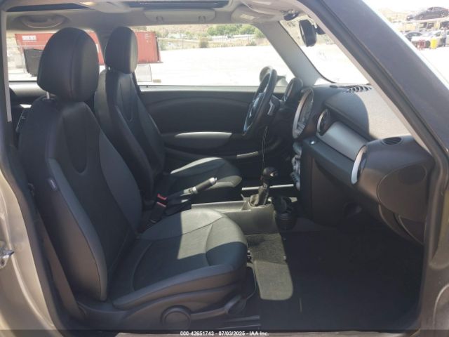 2009 MINI COOPER WMWMF335X9TT69935 Photo 4