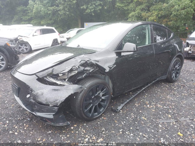 Tesla Model Y 2023 7SAYGDEE4PF857740 Image 2