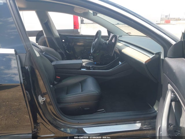 2019 TESLA MODEL 3 5YJ3E1EB8KF385505 Photo 4