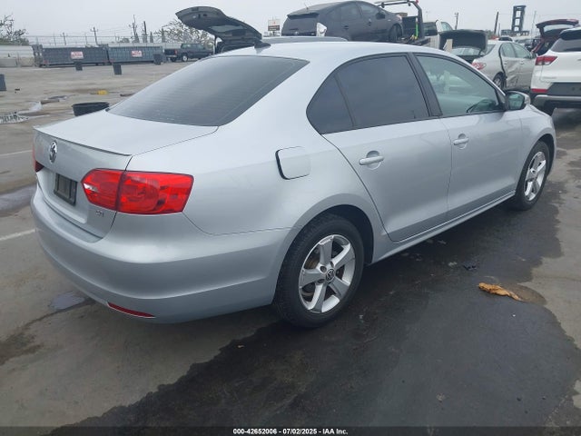 3VWD17AJ8EM243068 Volkswagen 2014
