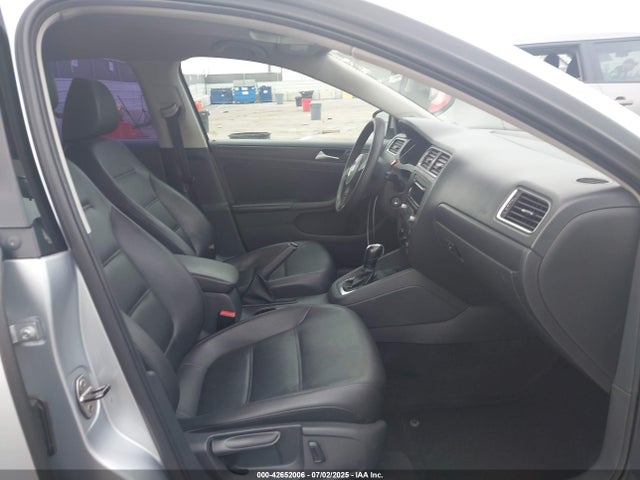 3VWD17AJ8EM243068 Volkswagen 2014