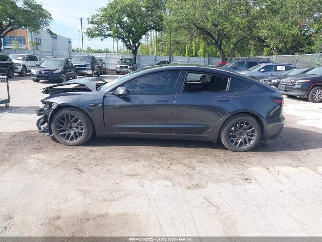 5YJ3E1EA2RF741724 Tesla 2024