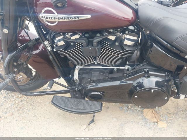 2018 HARLEY-DAVIDSON FLHC 1HD1YAJ13JC032790 Photo 8