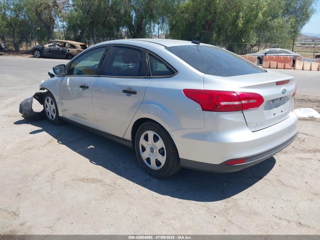 Ford 2015 2015 1FADP3E22FL300340 Image 3