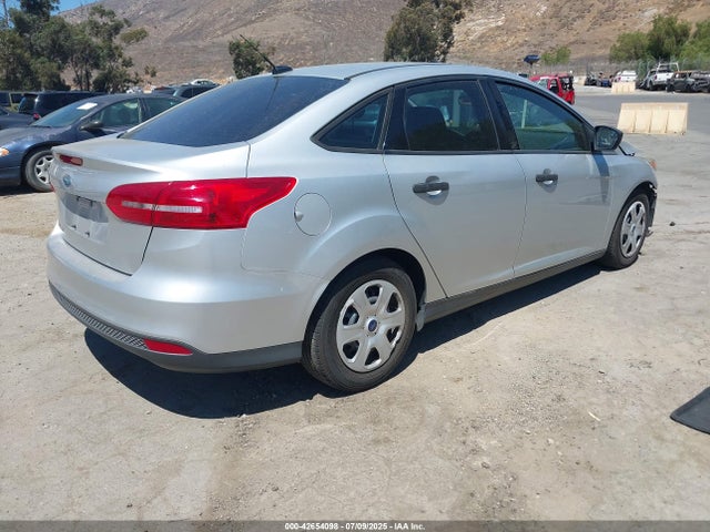Ford 2015 2015 1FADP3E22FL300340 Image 4