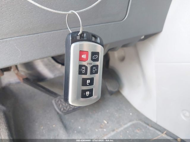 2017 TOYOTA SIENNA 5TDYZ3DC1HS855894 Photo 10