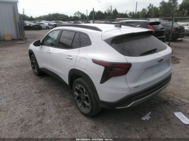 2024 CHEVROLET TRAX KL77LHE2XRC031053 Photo 2