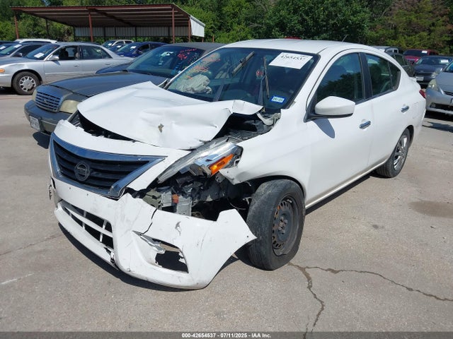 Nissan 2016 2016 3N1CN7APXGL832223 Image 2