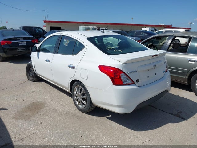 Nissan 2016 2016 3N1CN7APXGL832223 Image 3