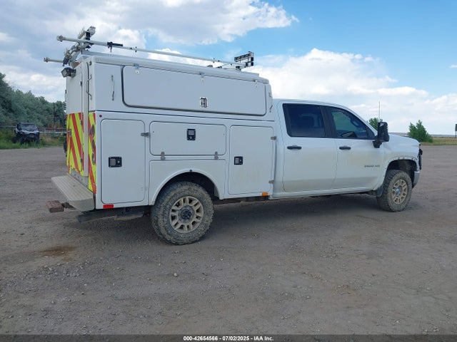 Chevrolet l8t 2022 1GC1YLE72NF183149 Image 4