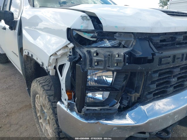 Chevrolet l8t 2022 1GC1YLE72NF183149 Image 6