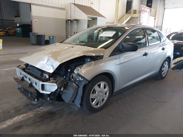 Ford Focus 2016 1FADP3E23GL306584 Image 2