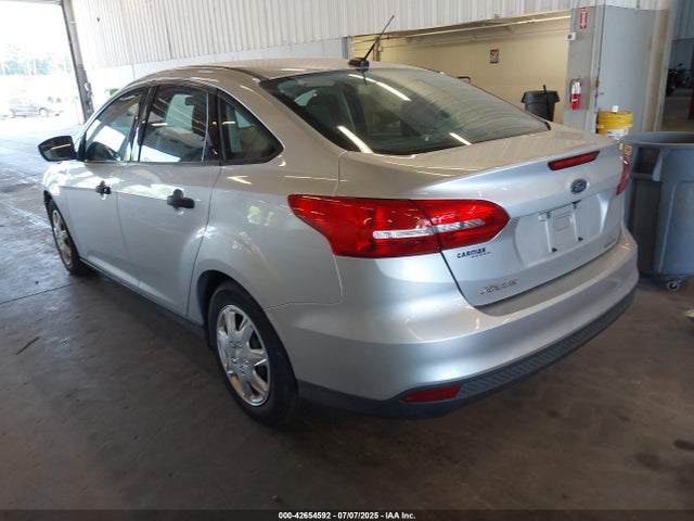 Ford Focus 2016 1FADP3E23GL306584 Image 3