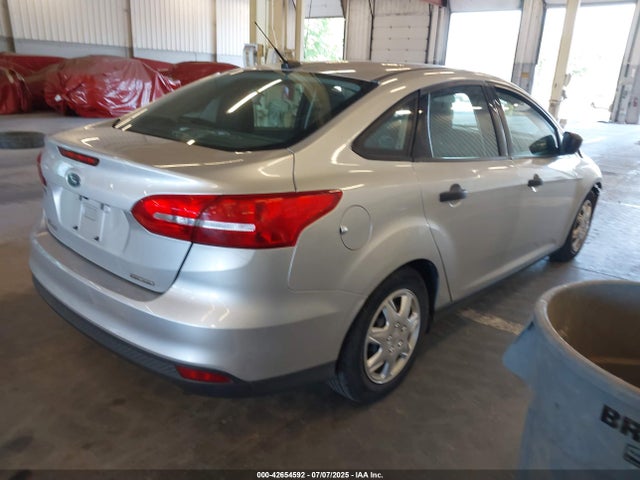 Ford Focus 2016 1FADP3E23GL306584 Image 4