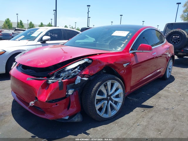 42654687 :رقم المزاد ، 5YJ3E1EB8JF065552 vin ، 2018 Tesla Model 3 Long Range/performance مزاد بيع