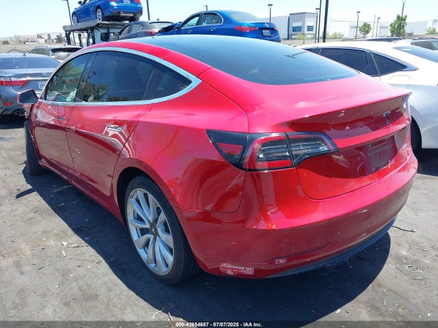 42654687 :رقم المزاد ، 5YJ3E1EB8JF065552 vin ، 2018 Tesla Model 3 Long Range/performance مزاد بيع