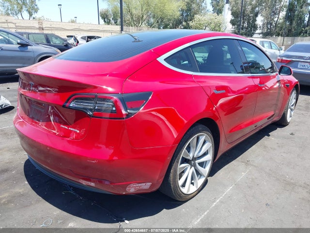 42654687 :رقم المزاد ، 5YJ3E1EB8JF065552 vin ، 2018 Tesla Model 3 Long Range/performance مزاد بيع