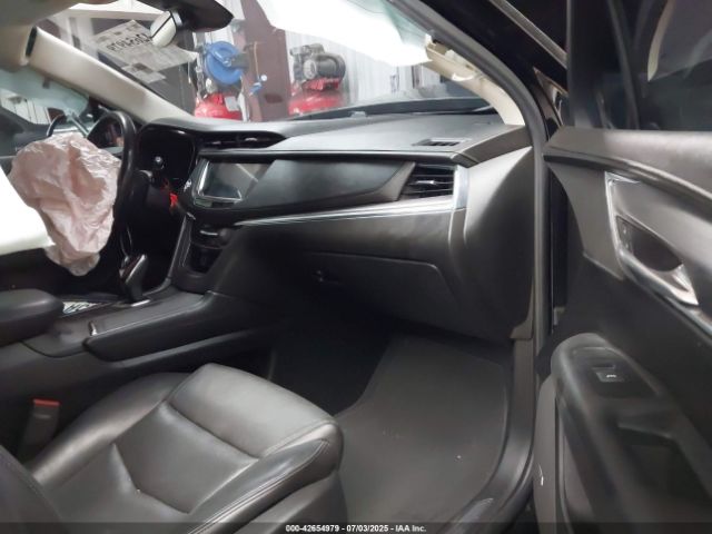2018 CADILLAC XT5 1GYKNERS7JZ236812 Photo 4
