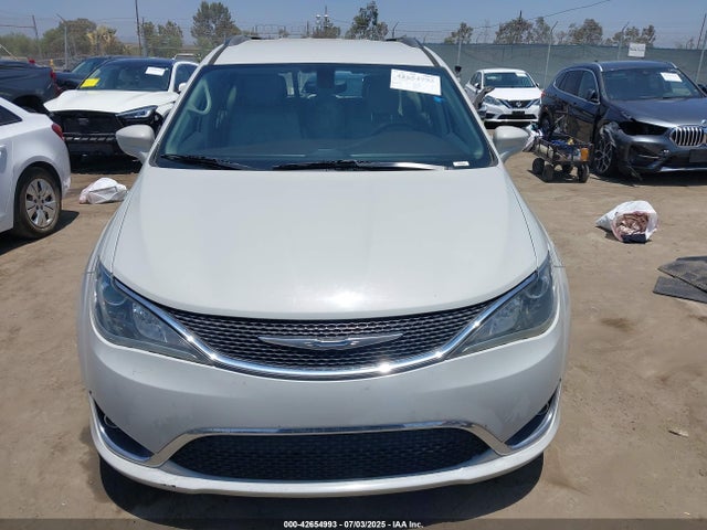 Chrysler 2017 2017 2C4RC1BG1HR592458 Image 12