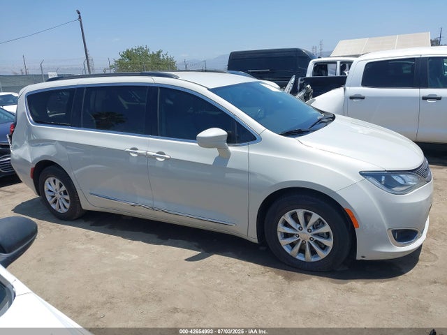 Chrysler 2017 2017 2C4RC1BG1HR592458 Image 13