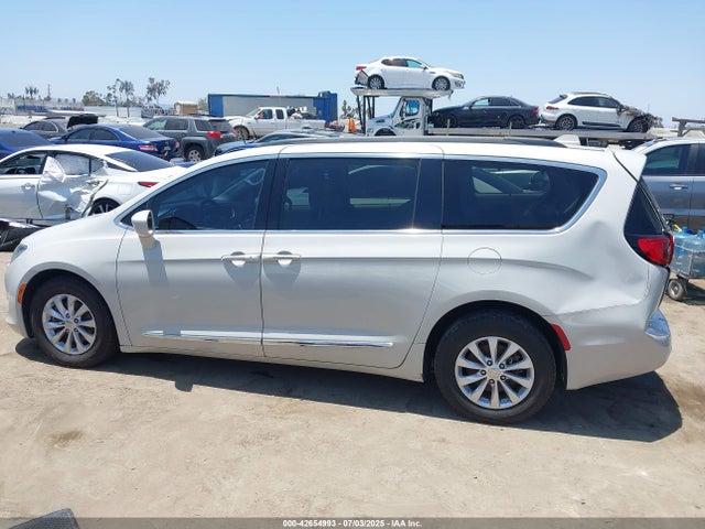 Chrysler 2017 2017 2C4RC1BG1HR592458 Image 14